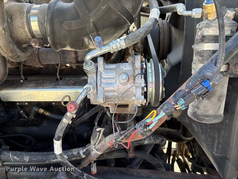 image for item FC5678 2001 Mack CH613 semi truck