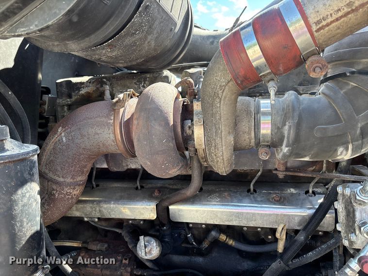 image for item FC5678 2001 Mack CH613 semi truck