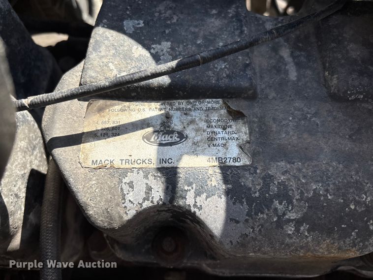 image for item FC5678 2001 Mack CH613 semi truck