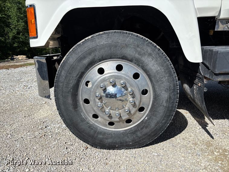 image for item FC5678 2001 Mack CH613 semi truck
