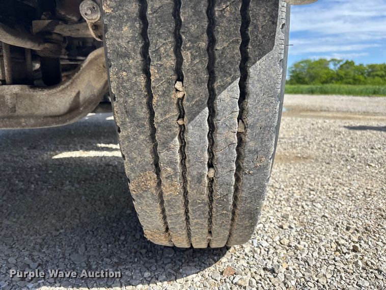 image for item FC5678 2001 Mack CH613 semi truck