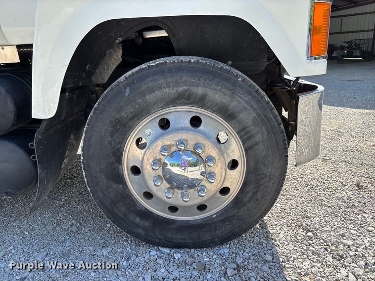 image for item FC5678 2001 Mack CH613 semi truck