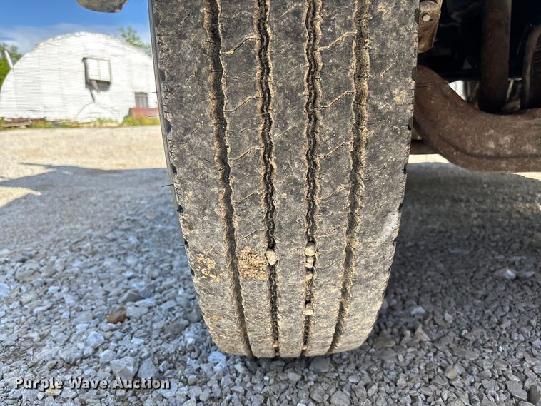 image for item FC5678 2001 Mack CH613 semi truck