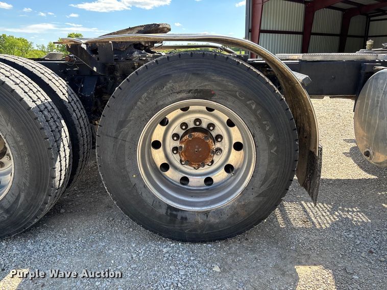 image for item FC5678 2001 Mack CH613 semi truck