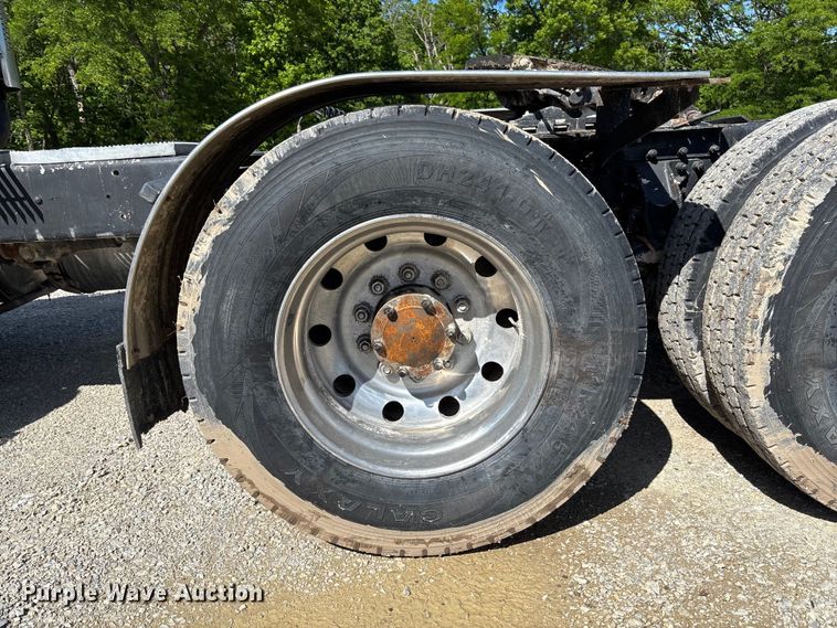image for item FC5678 2001 Mack CH613 semi truck