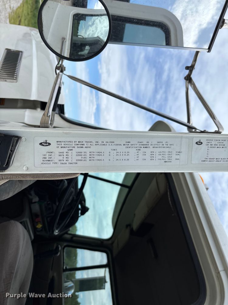 image for item FC5678 2001 Mack CH613 semi truck