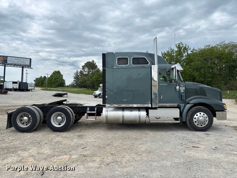 image for item FC5709 2007 International 9400i semi truck