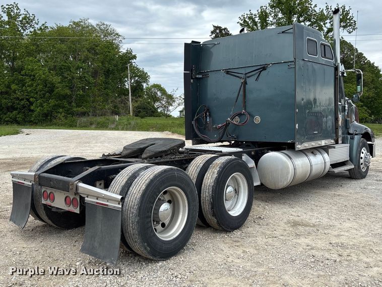 image for item FC5709 2007 International 9400i semi truck