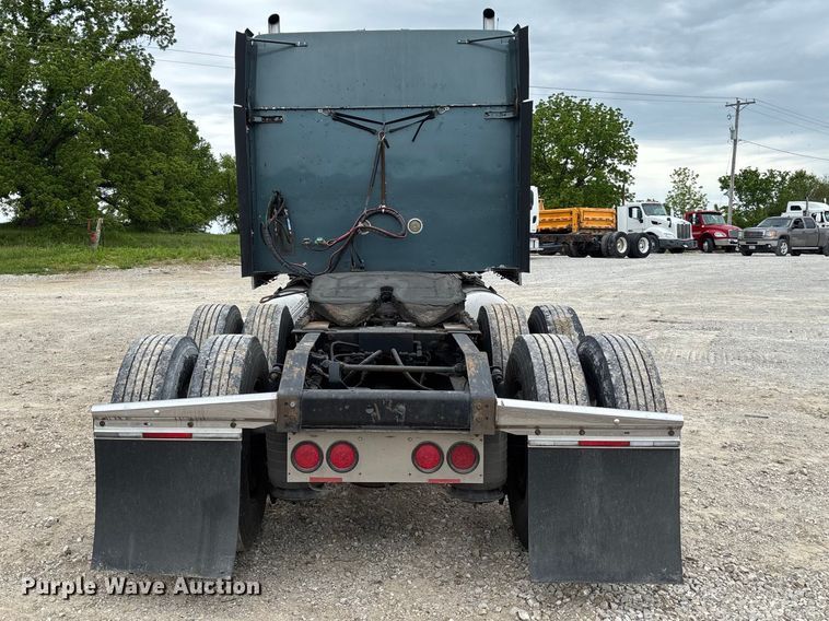 image for item FC5709 2007 International 9400i semi truck
