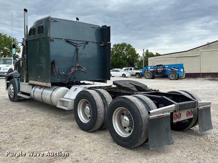 image for item FC5709 2007 International 9400i semi truck