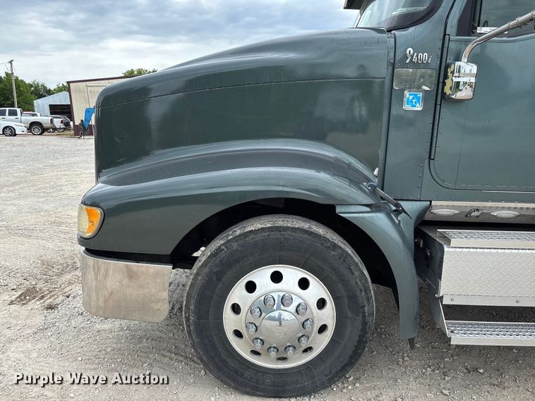 image for item FC5709 2007 International 9400i semi truck