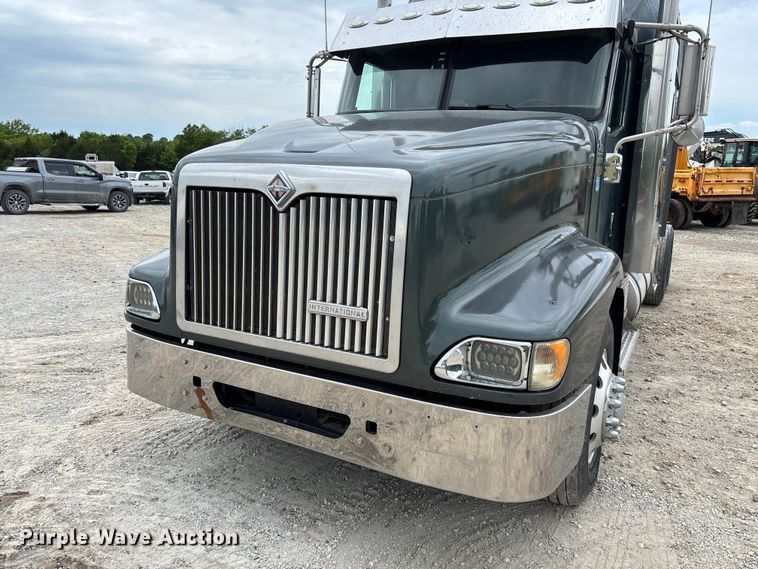image for item FC5709 2007 International 9400i semi truck