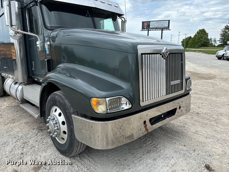 image for item FC5709 2007 International 9400i semi truck