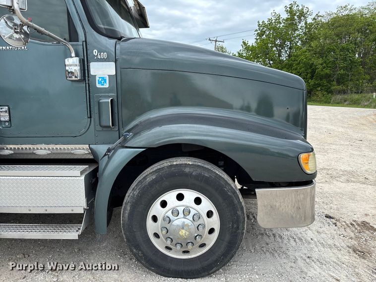 image for item FC5709 2007 International 9400i semi truck