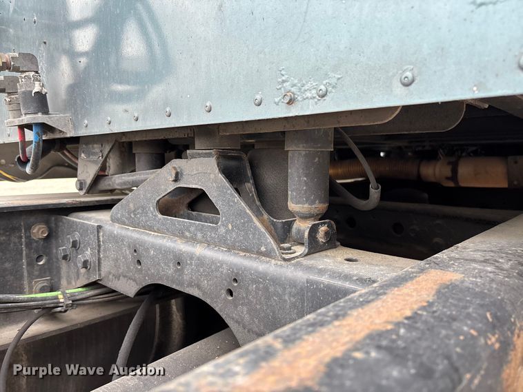 image for item FC5709 2007 International 9400i semi truck