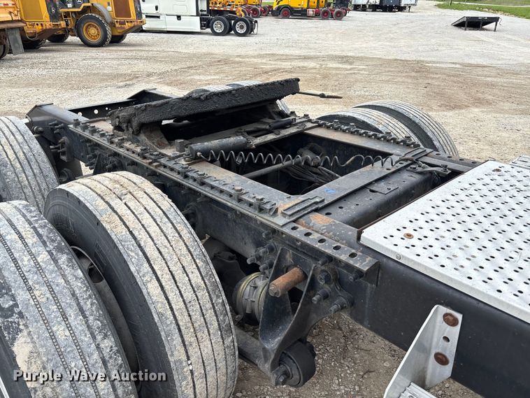 image for item FC5709 2007 International 9400i semi truck