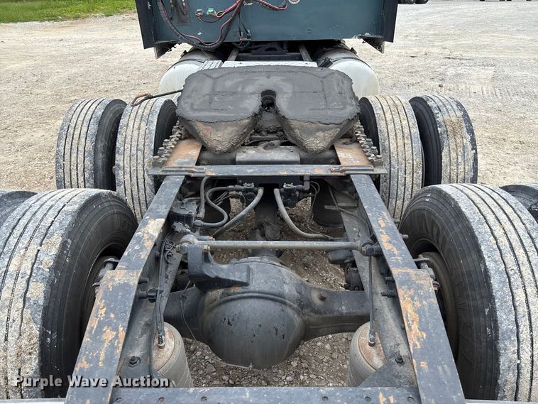 image for item FC5709 2007 International 9400i semi truck