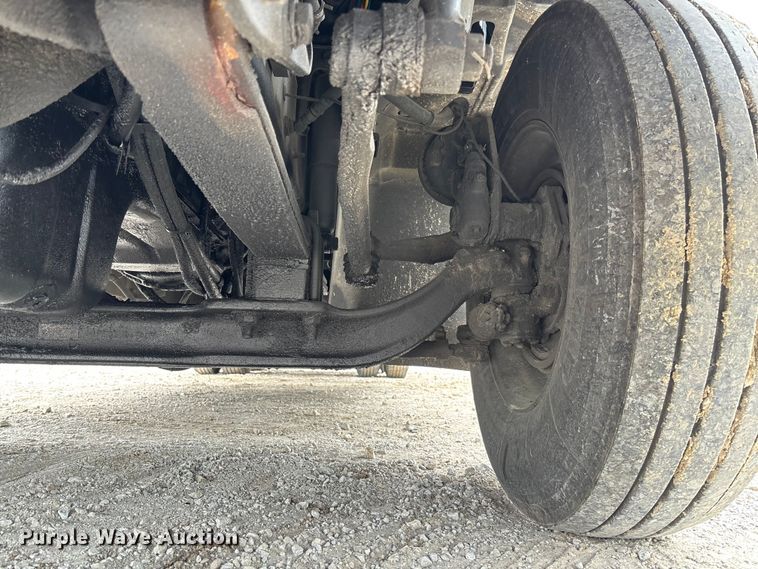 image for item FC5709 2007 International 9400i semi truck