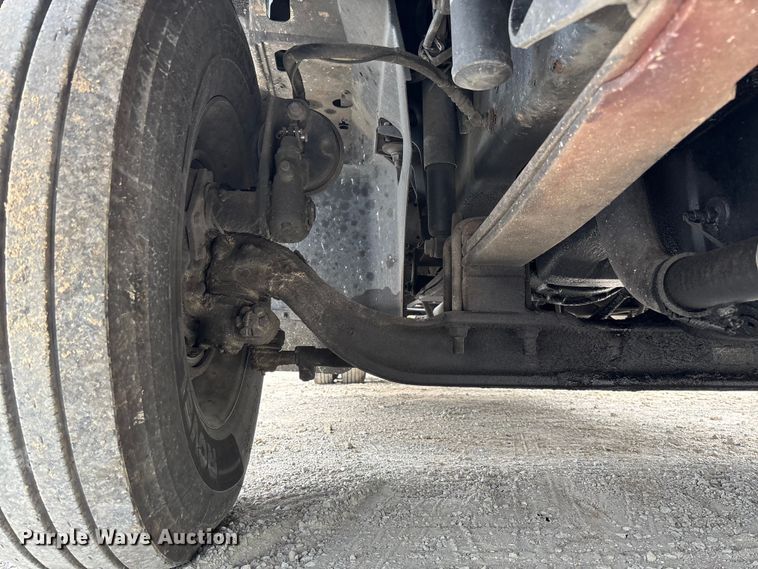image for item FC5709 2007 International 9400i semi truck
