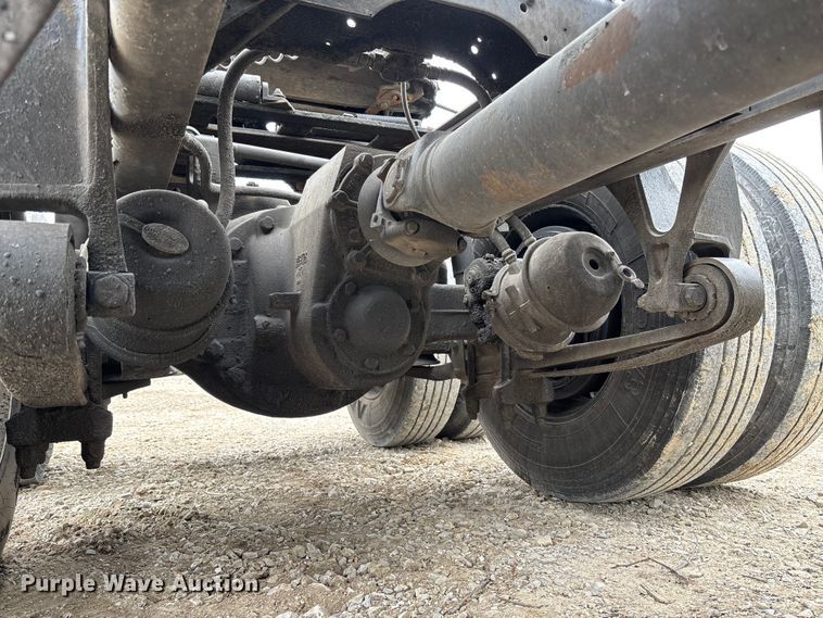 image for item FC5709 2007 International 9400i semi truck