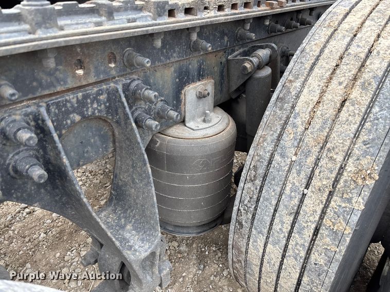 image for item FC5709 2007 International 9400i semi truck