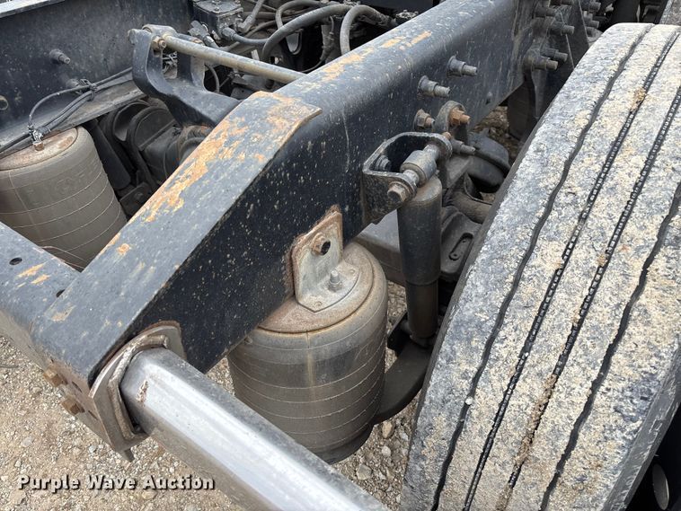 image for item FC5709 2007 International 9400i semi truck