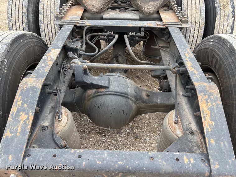 image for item FC5709 2007 International 9400i semi truck