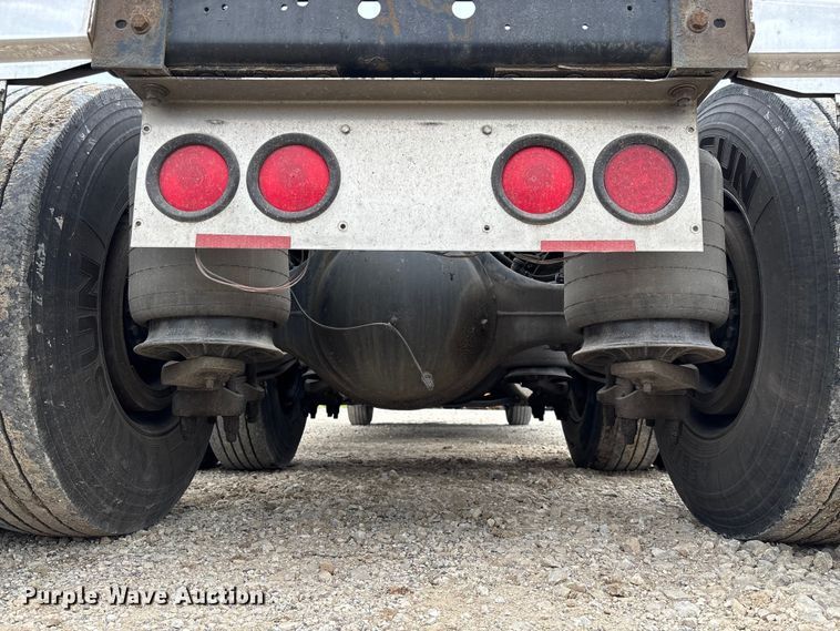 image for item FC5709 2007 International 9400i semi truck