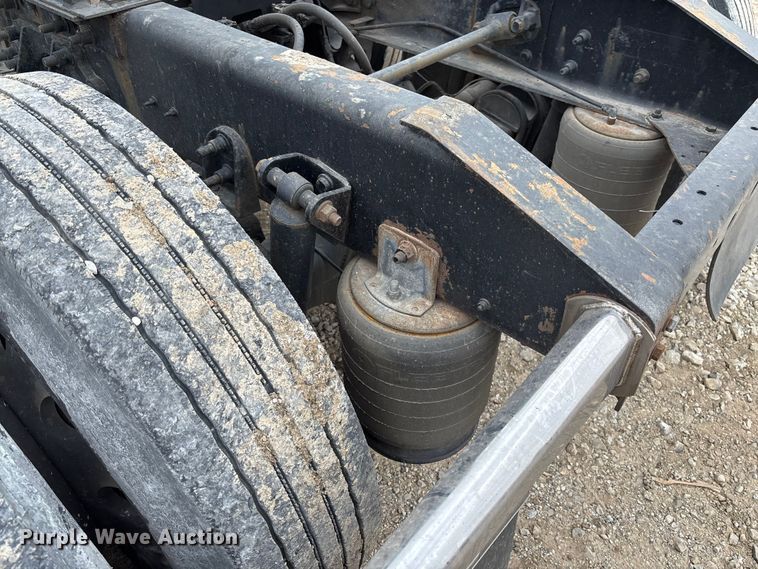 image for item FC5709 2007 International 9400i semi truck