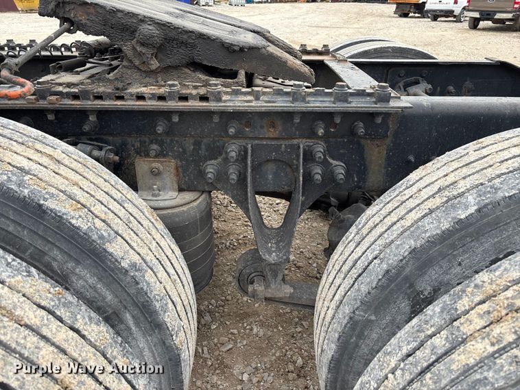 image for item FC5709 2007 International 9400i semi truck