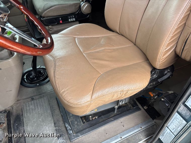 image for item FC5709 2007 International 9400i semi truck