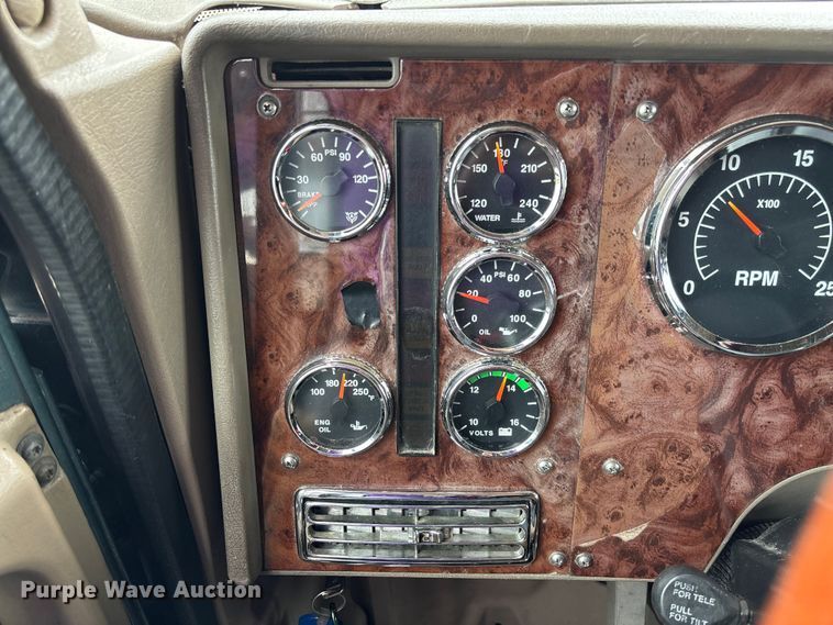 image for item FC5709 2007 International 9400i semi truck
