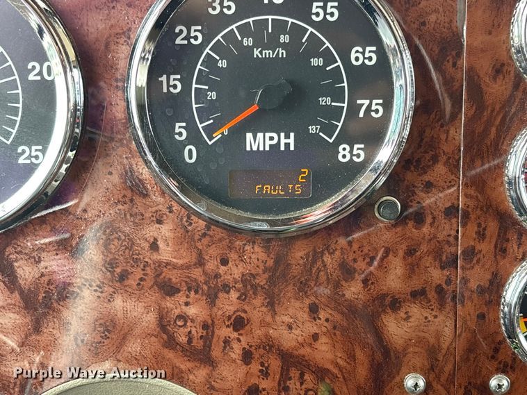 image for item FC5709 2007 International 9400i semi truck