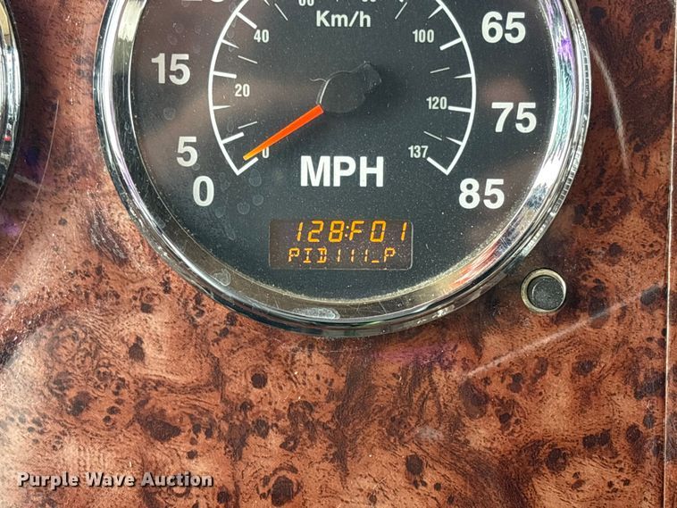 image for item FC5709 2007 International 9400i semi truck
