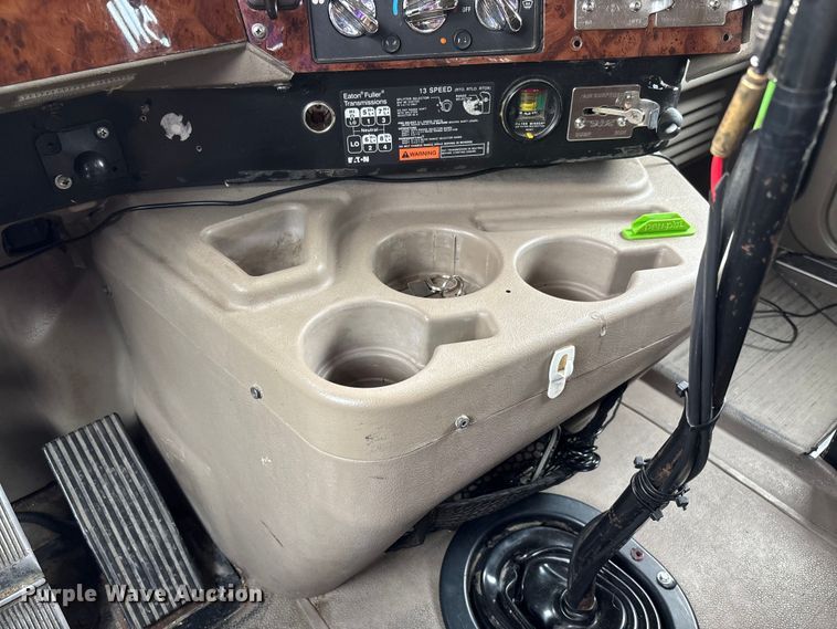 image for item FC5709 2007 International 9400i semi truck