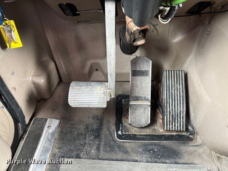 image for item FC5709 2007 International 9400i semi truck