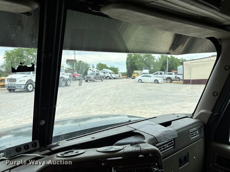 image for item FC5709 2007 International 9400i semi truck
