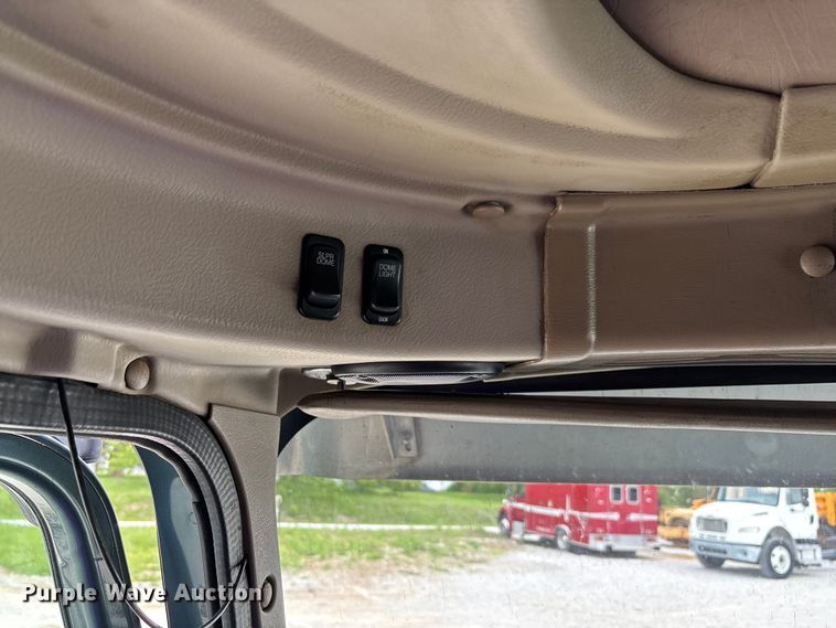 image for item FC5709 2007 International 9400i semi truck