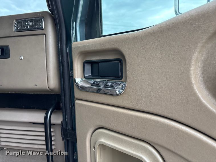 image for item FC5709 2007 International 9400i semi truck