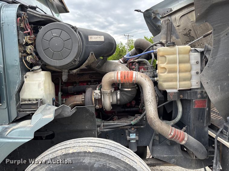 image for item FC5709 2007 International 9400i semi truck