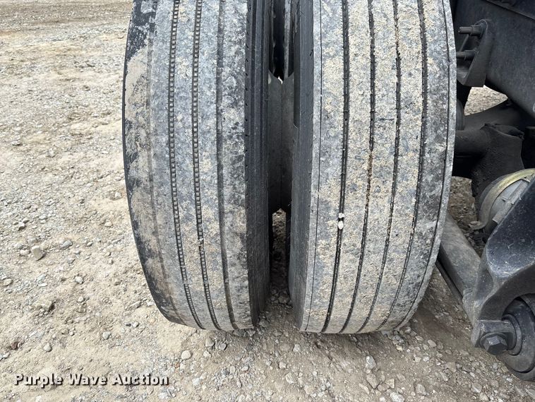 image for item FC5709 2007 International 9400i semi truck