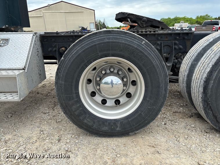 image for item FC5709 2007 International 9400i semi truck