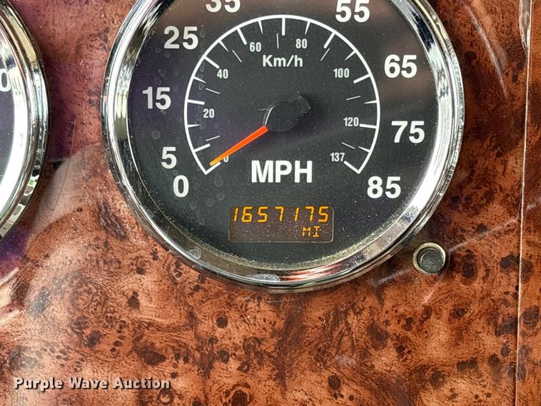image for item FC5709 2007 International 9400i semi truck