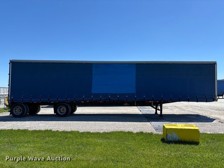 image for item FC5733 2005 Wilson CF-900 side curtain trailer