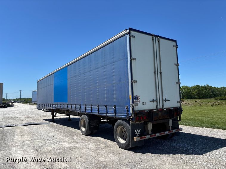 image for item FC5733 2005 Wilson CF-900 side curtain trailer