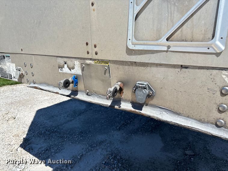 image for item FC5733 2005 Wilson CF-900 side curtain trailer