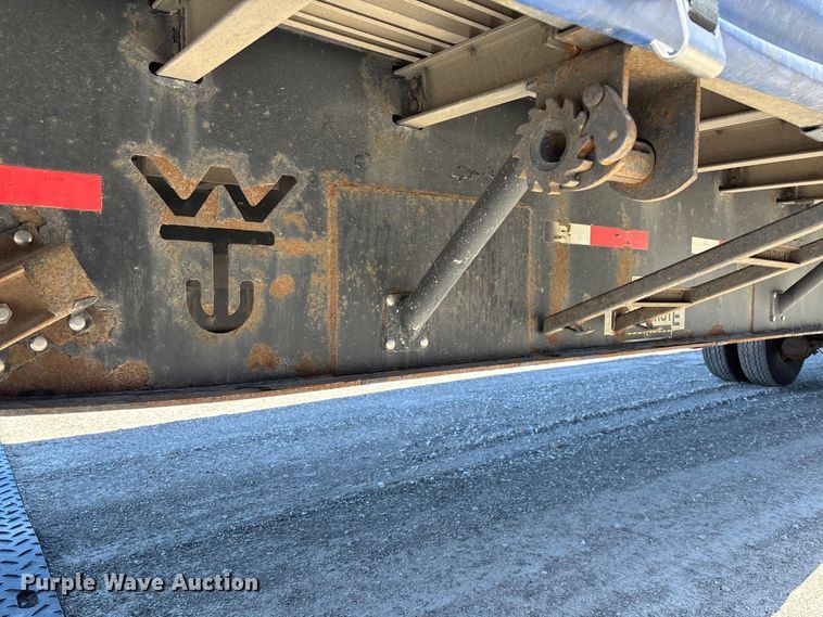 image for item FC5733 2005 Wilson CF-900 side curtain trailer
