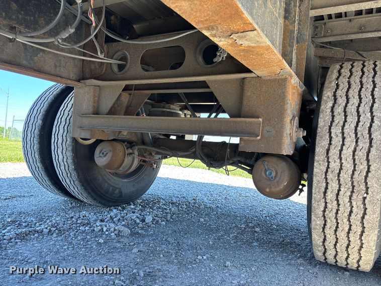 image for item FC5733 2005 Wilson CF-900 side curtain trailer