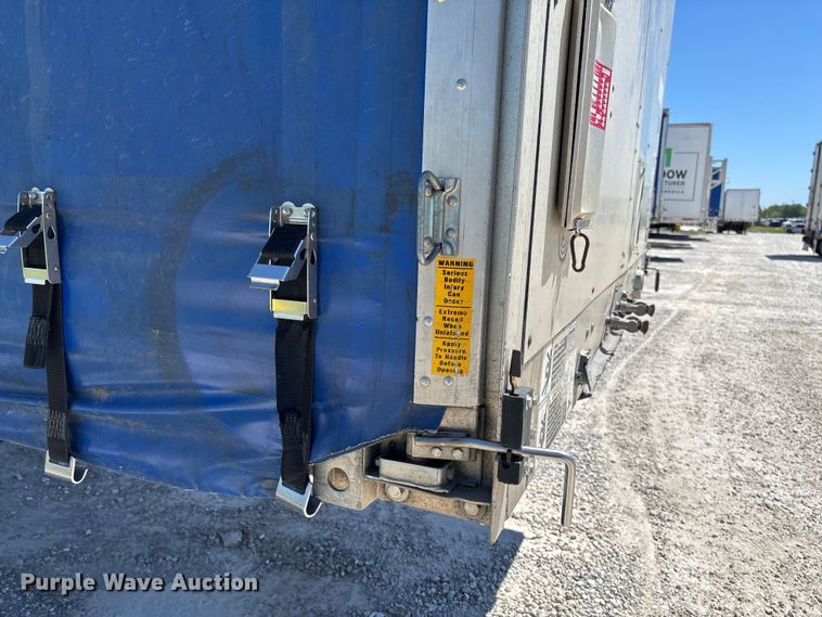 image for item FC5733 2005 Wilson CF-900 side curtain trailer