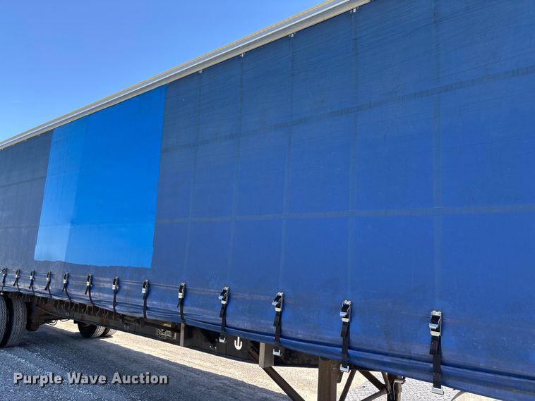 image for item FC5733 2005 Wilson CF-900 side curtain trailer